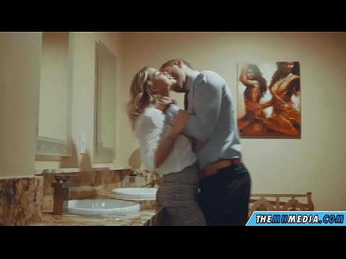 ❤️ Cum busty flava seducit in latrinae publicae Porno apud nos